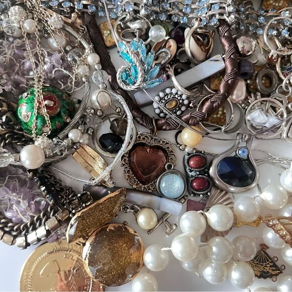 1.5 lb Vintage Craft Junk Jewelry Lot - Picture 6 of 9